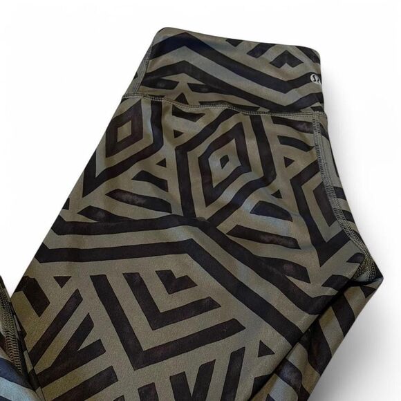 Lululemon geometric print Women’s Black khaki leggings size 6 - Picture 2 of 4